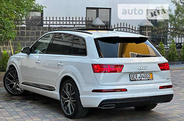 Позашляховик / Кросовер Audi Q7 2017 в 