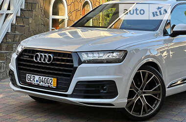 Позашляховик / Кросовер Audi Q7 2017 в 