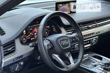 Позашляховик / Кросовер Audi Q7 2017 в 