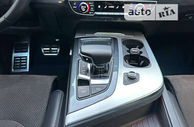 Позашляховик / Кросовер Audi Q7 2017 в 
