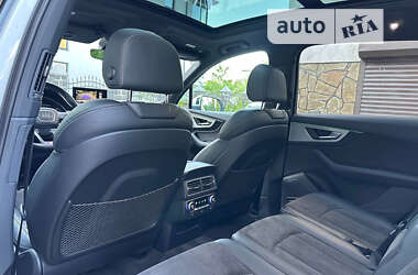 Позашляховик / Кросовер Audi Q7 2017 в 