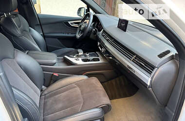Позашляховик / Кросовер Audi Q7 2017 в 