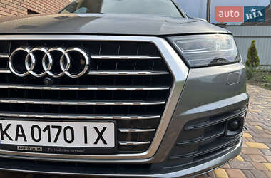 Позашляховик / Кросовер Audi Q7 2017 в 
