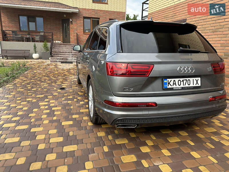 Позашляховик / Кросовер Audi Q7 2017 в Києві