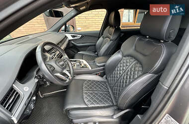 Позашляховик / Кросовер Audi Q7 2017 в 