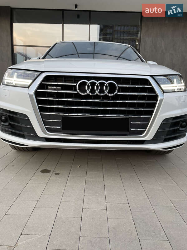 Позашляховик / Кросовер Audi Q7 2015 в Ужгороді
