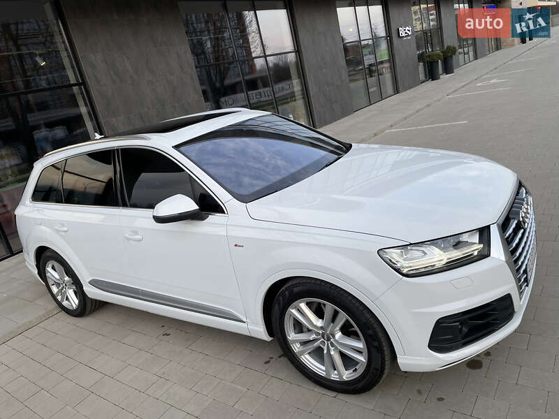 Позашляховик / Кросовер Audi Q7 2015 в Ужгороді