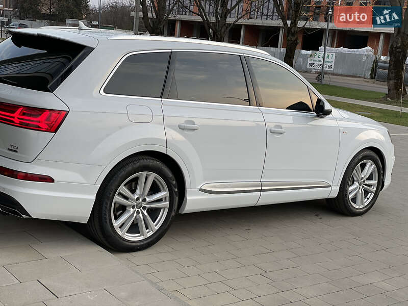 Позашляховик / Кросовер Audi Q7 2015 в Ужгороді