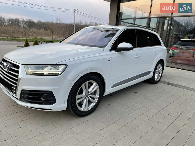 Позашляховик / Кросовер Audi Q7 2015 в Ужгороді