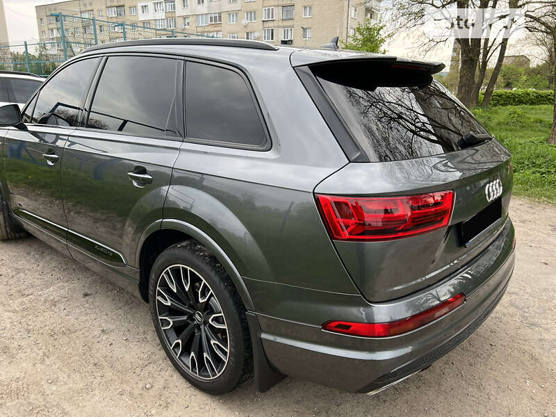 Позашляховик / Кросовер Audi Q7 2015 в Золочеві