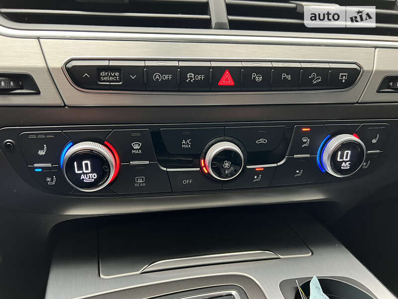 Позашляховик / Кросовер Audi Q7 2015 в Золочеві