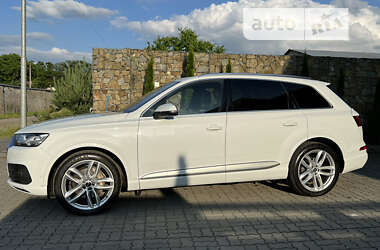 Внедорожник / Кроссовер Audi Q7 2017 в 