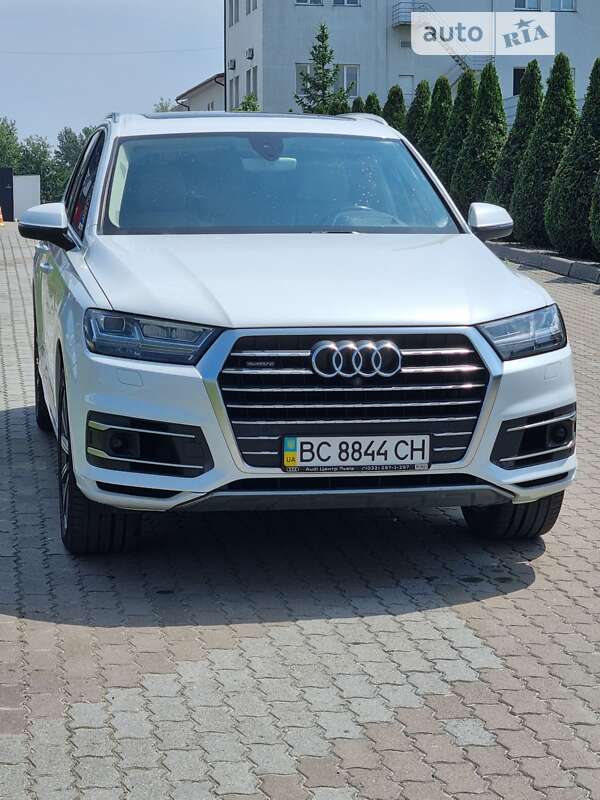 Внедорожник / Кроссовер Audi Q7 2016 в 