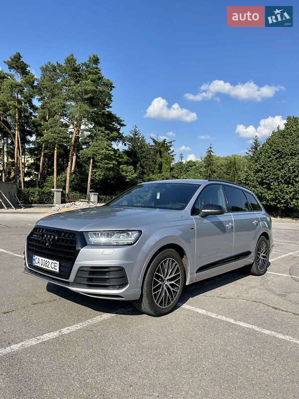 Внедорожник / Кроссовер Audi Q7 2017 в Умани