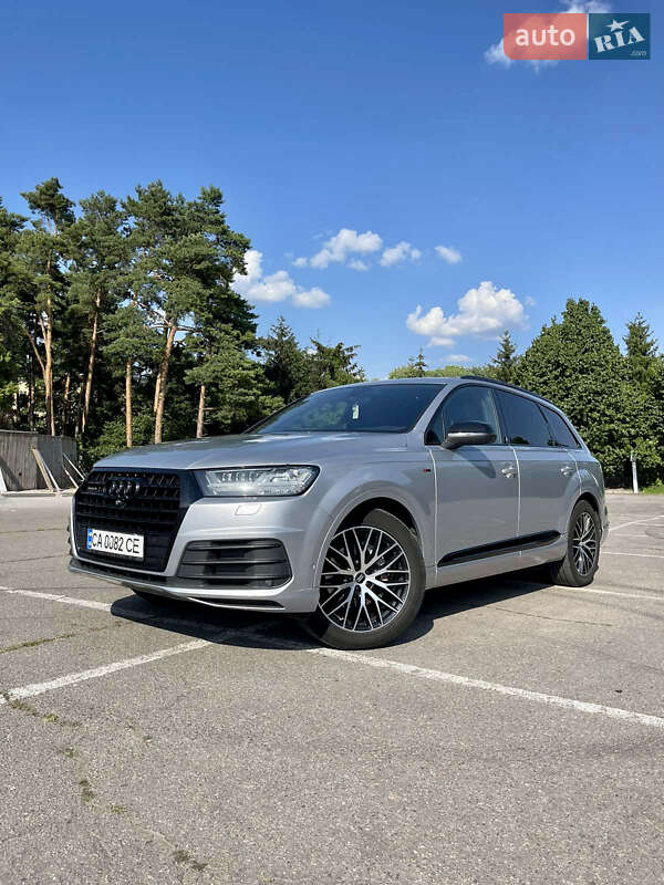 Внедорожник / Кроссовер Audi Q7 2017 в Умани