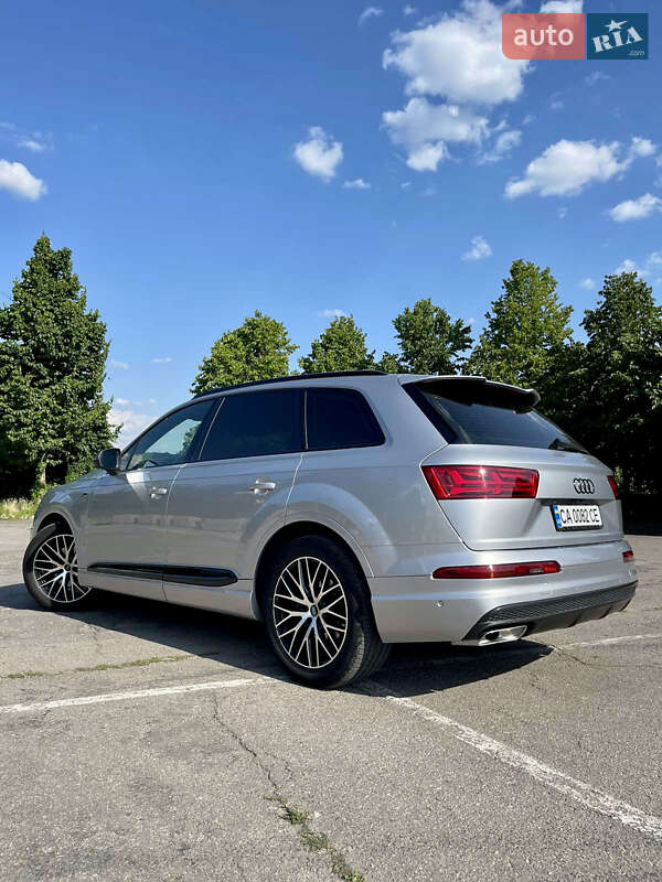 Внедорожник / Кроссовер Audi Q7 2017 в Умани