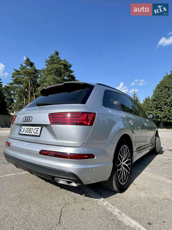 Внедорожник / Кроссовер Audi Q7 2017 в Умани