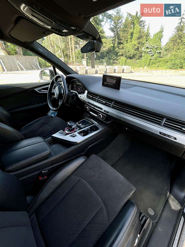 Внедорожник / Кроссовер Audi Q7 2017 в Умани