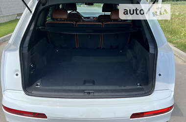 Внедорожник / Кроссовер Audi Q7 2017 в 