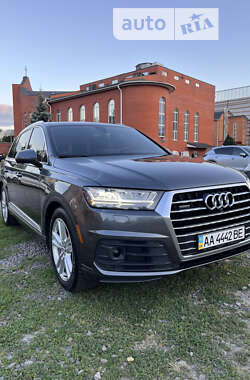 Внедорожник / Кроссовер Audi Q7 2016 в 