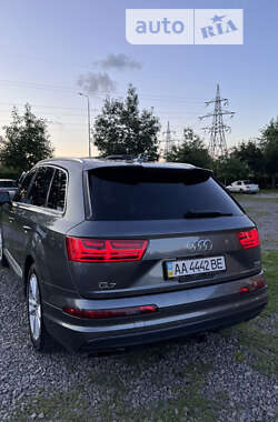 Внедорожник / Кроссовер Audi Q7 2016 в 