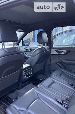 Внедорожник / Кроссовер Audi Q7 2016 в 