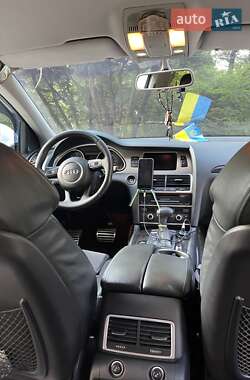 Внедорожник / Кроссовер Audi Q7 2013 в 