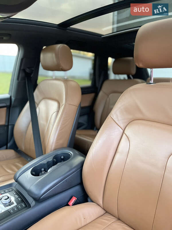 Внедорожник / Кроссовер Audi Q7 2010 в Черновцах