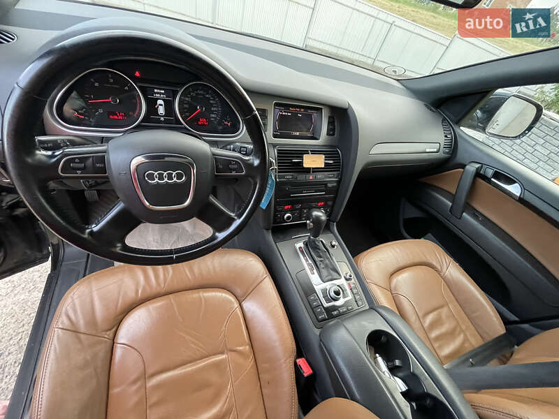 Внедорожник / Кроссовер Audi Q7 2010 в Черновцах