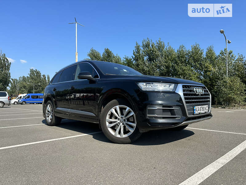Внедорожник / Кроссовер Audi Q7 2017 в 
