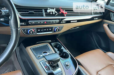 Внедорожник / Кроссовер Audi Q7 2017 в 