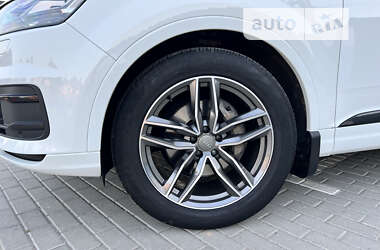 Внедорожник / Кроссовер Audi Q7 2017 в 