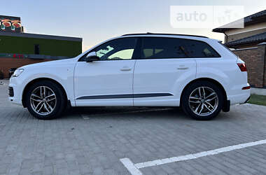 Внедорожник / Кроссовер Audi Q7 2017 в 