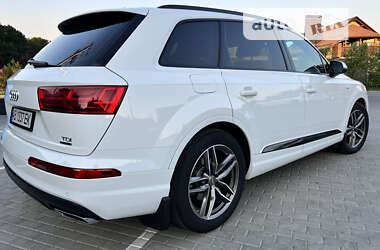 Внедорожник / Кроссовер Audi Q7 2017 в 