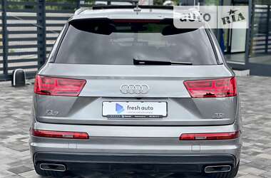 Позашляховик / Кросовер Audi Q7 2015 в 