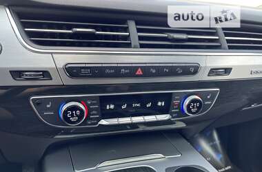 Позашляховик / Кросовер Audi Q7 2015 в 