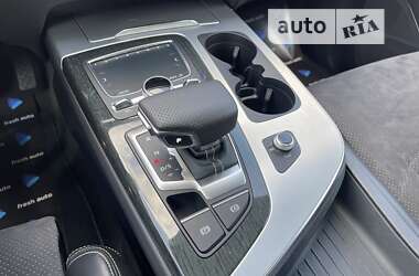 Позашляховик / Кросовер Audi Q7 2015 в 