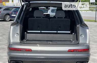 Позашляховик / Кросовер Audi Q7 2015 в 