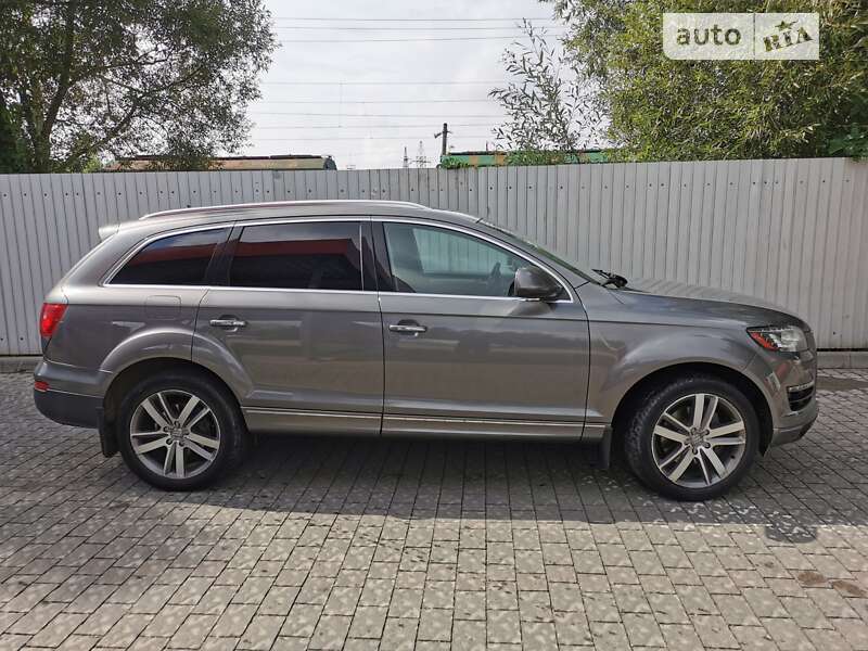 Внедорожник / Кроссовер Audi Q7 2011 в 