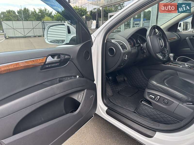 Позашляховик / Кросовер Audi Q7 2015 в Києві