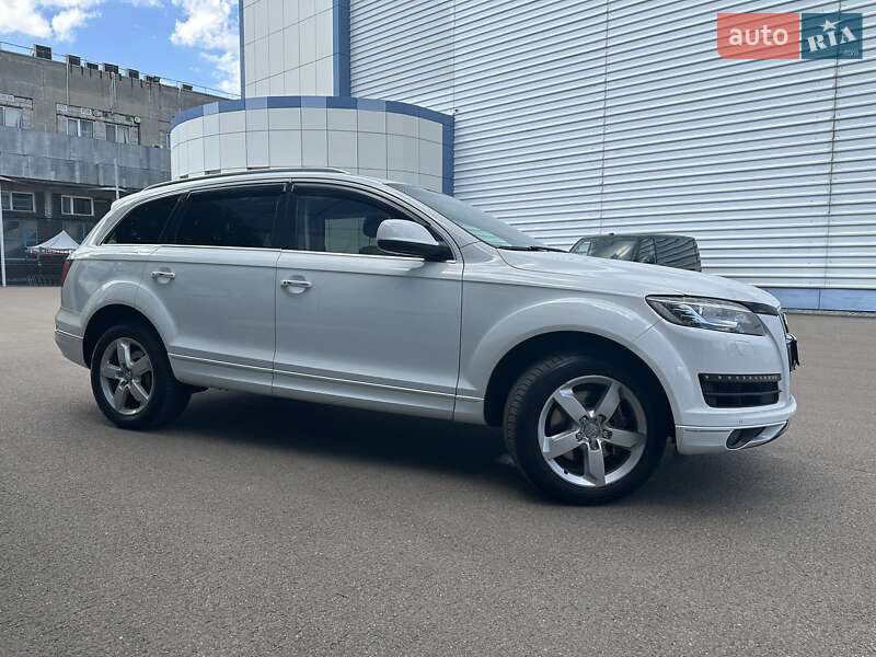 Позашляховик / Кросовер Audi Q7 2015 в Києві