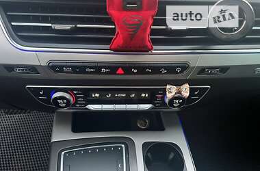 Позашляховик / Кросовер Audi Q7 2015 в Луцьку