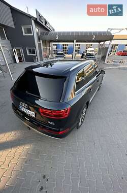 Внедорожник / Кроссовер Audi Q7 2016 в 