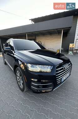 Внедорожник / Кроссовер Audi Q7 2016 в 