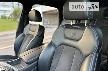 Внедорожник / Кроссовер Audi Q7 2016 в 