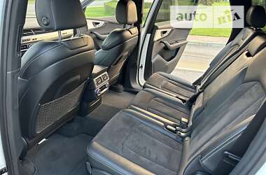 Внедорожник / Кроссовер Audi Q7 2016 в 