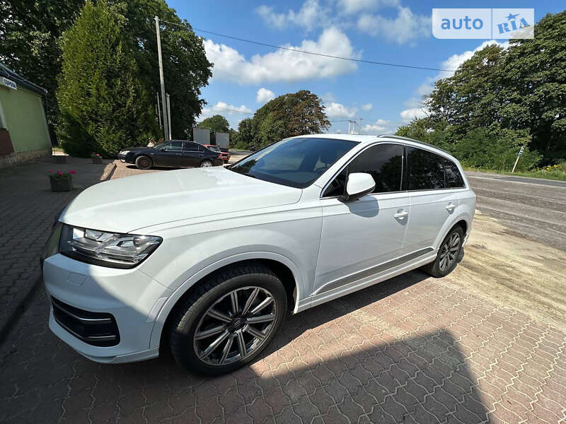 Внедорожник / Кроссовер Audi Q7 2017 в 