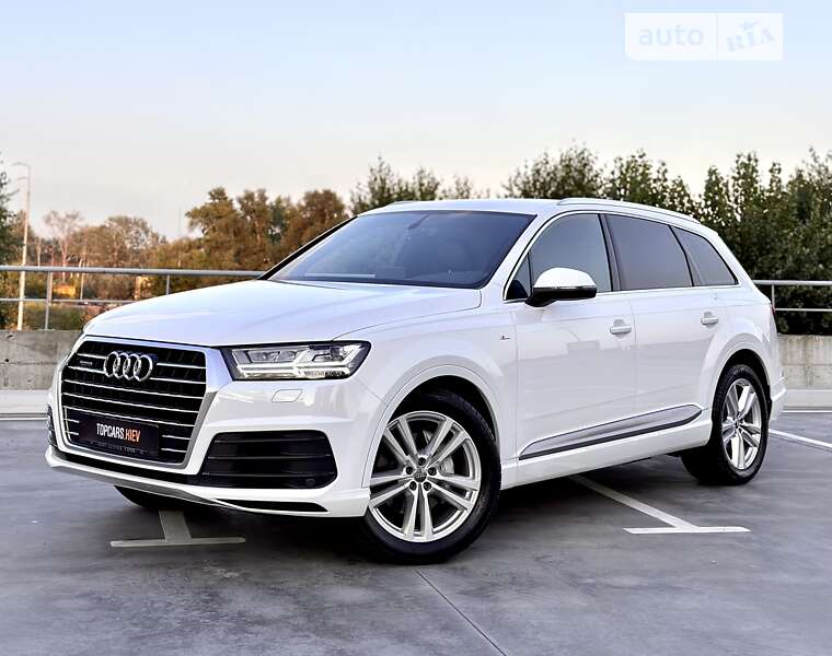 Внедорожник / Кроссовер Audi Q7 2016 в 