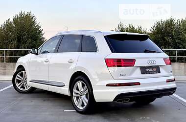 Внедорожник / Кроссовер Audi Q7 2016 в 