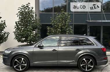 Внедорожник / Кроссовер Audi Q7 2016 в 